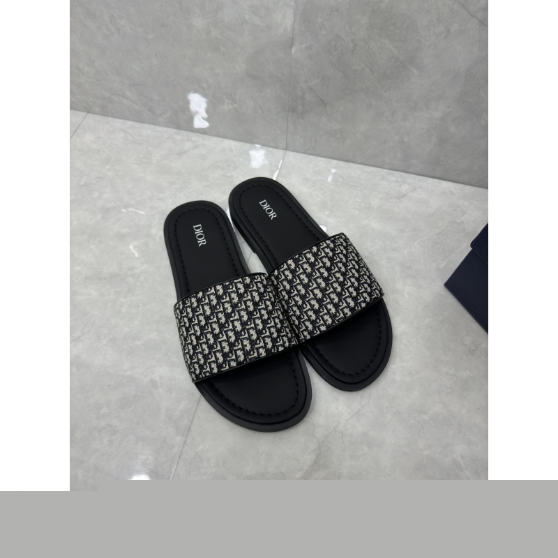 ch**an D*or slippers